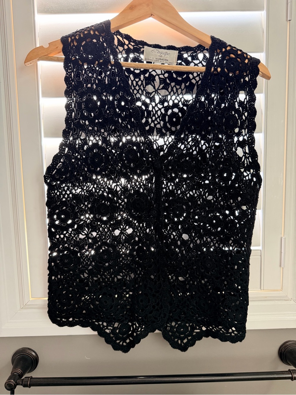 Vintage Black Crochet Lace V-Neck Sleeveless Top - Picture 2 of 9